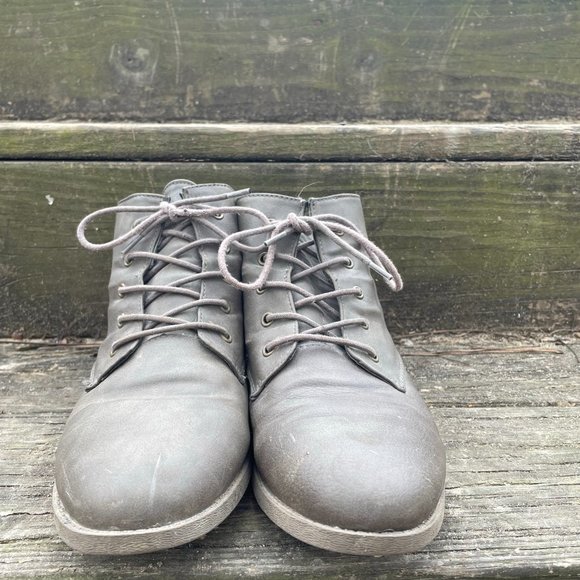 American Eagle Women's Boots - Picture 3 of 5